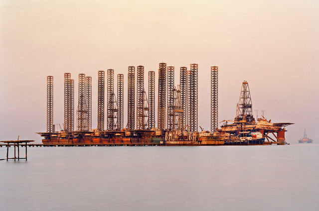 Edward Burtynsky, C-print , SOCAR Oil Fields #6 Baku, Azerbaijan, 2006